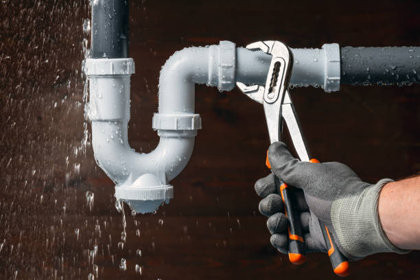Professional Emergency Plumber technician working in Kirklin, IN